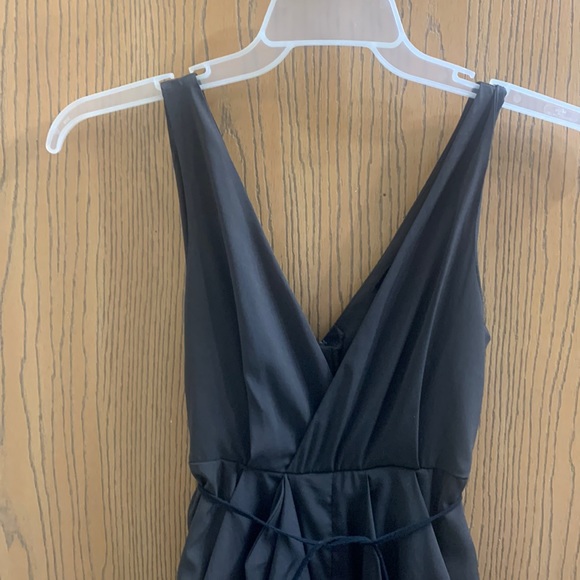 H&M Dresses Beautiful Black Dress With A Belt And Gathers On The